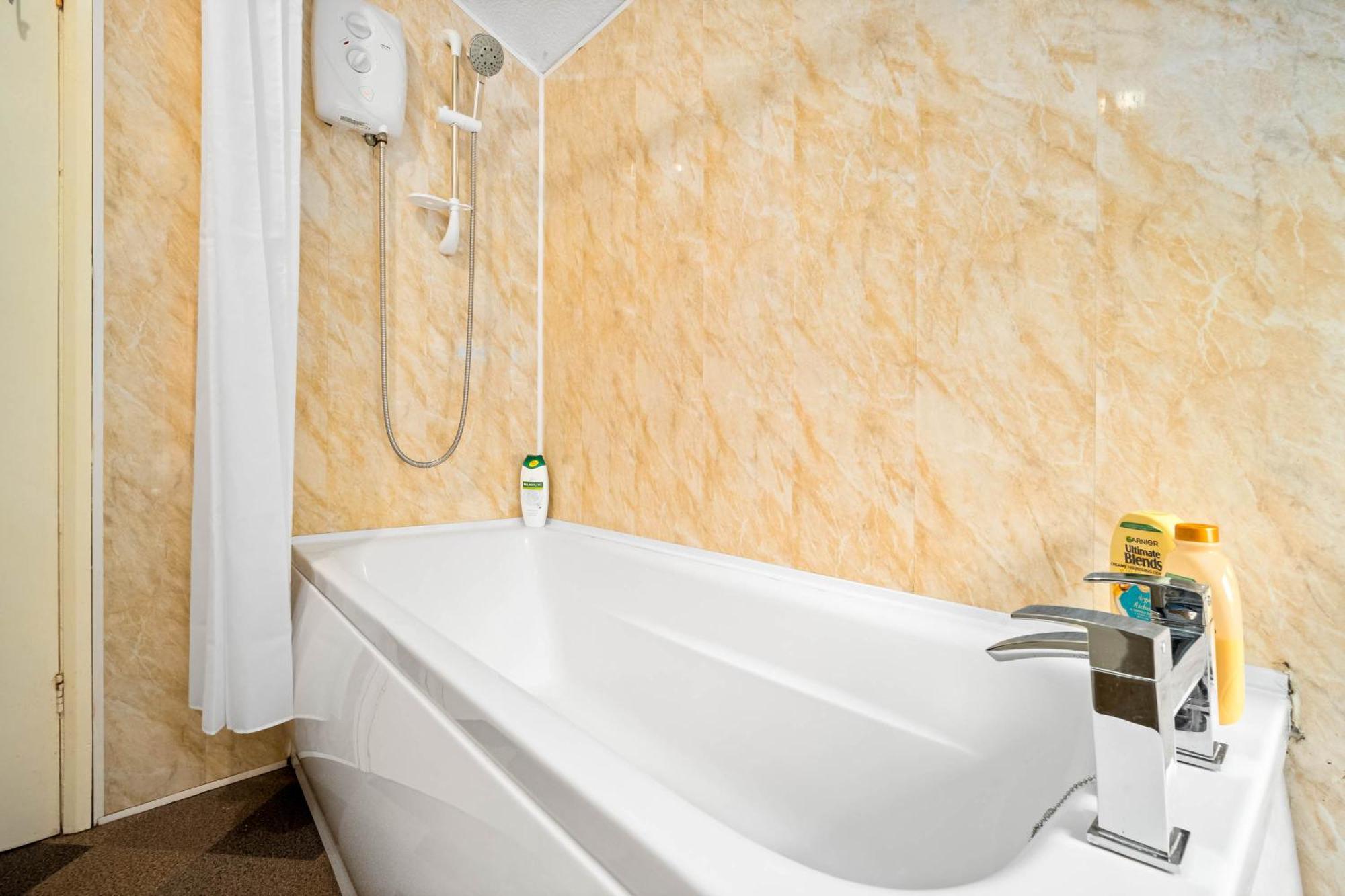 3 Bed House For Contractors & Families And Free Parking Villa Birmingham Dış mekan fotoğraf